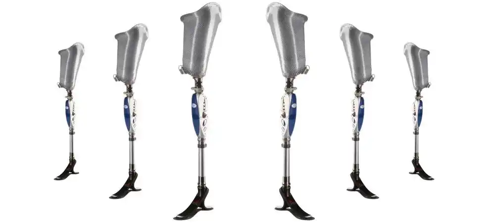 更加仿生自然 在行走的过程中 在假肢侧着地时有一个15度的弹性屈膝