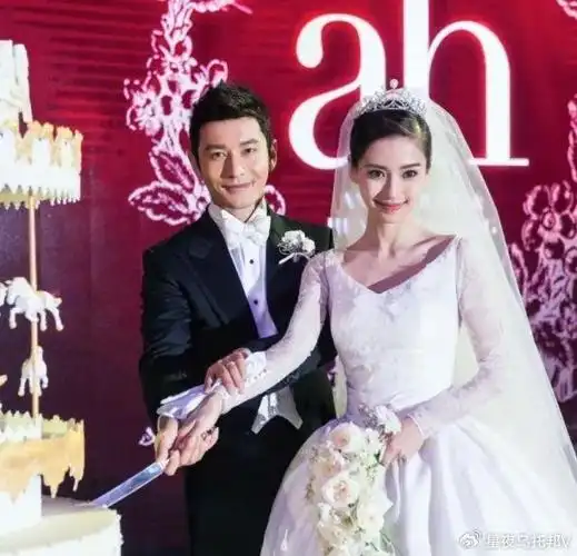 而为了给黄晓明澄清夜店传闻,baby还自称是夜店,被全网追着骂.