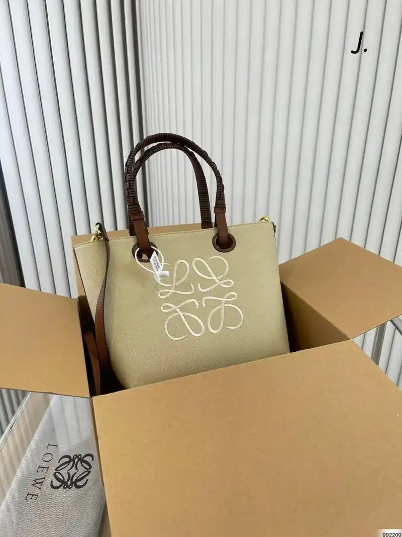 3个色.罗意威托特anagram 即日常又耐脏的颜色 不仅可 - 抖音