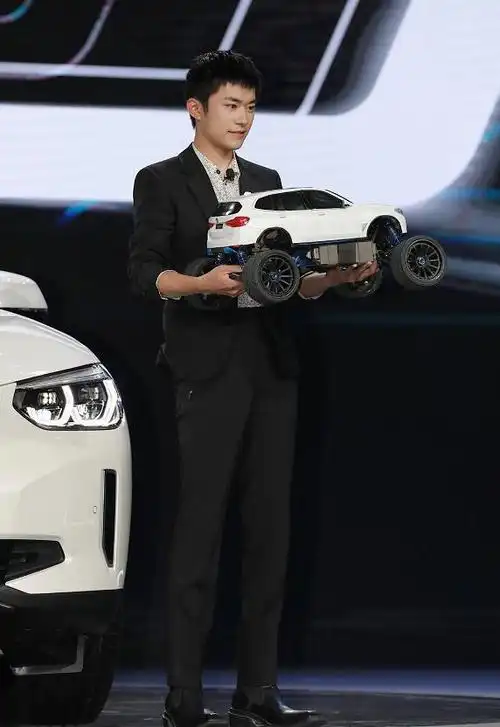 易烊千玺各个年龄的身高(易烊千玺官方身高176)5