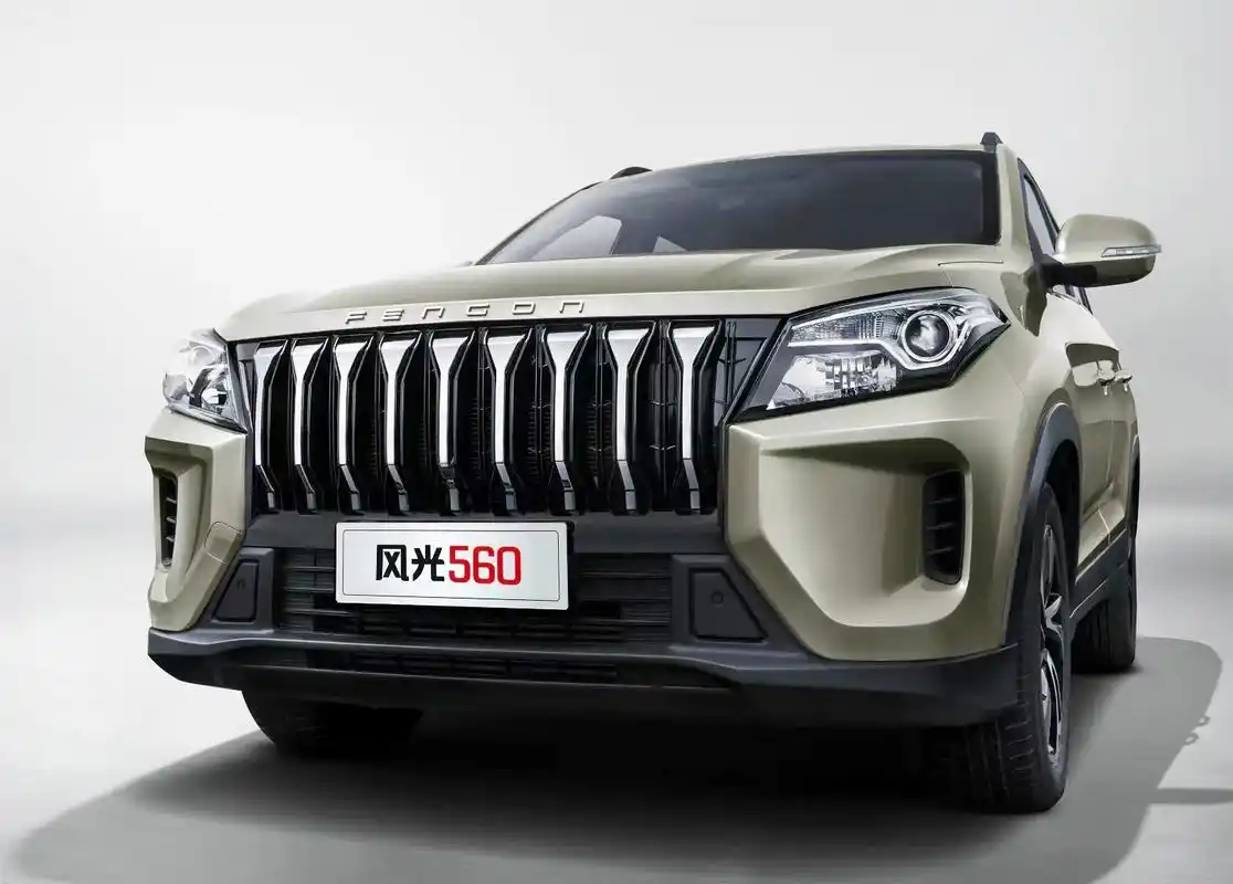 新款东风风光560实车曝光外观很霸气换字母车标232布局