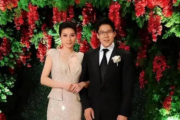 36岁霍启仁求婚成功,霍启刚郭晶晶乐开花,女网友:霍启山留给我