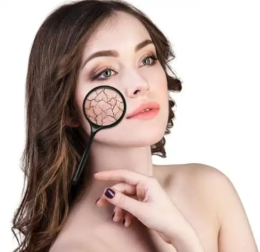 干性皮肤美女图片-白色背景上皮肤干燥的金发美女素材-高清图片-摄影