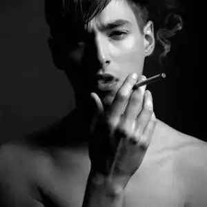 外国帅哥抽烟图片头像图片大全