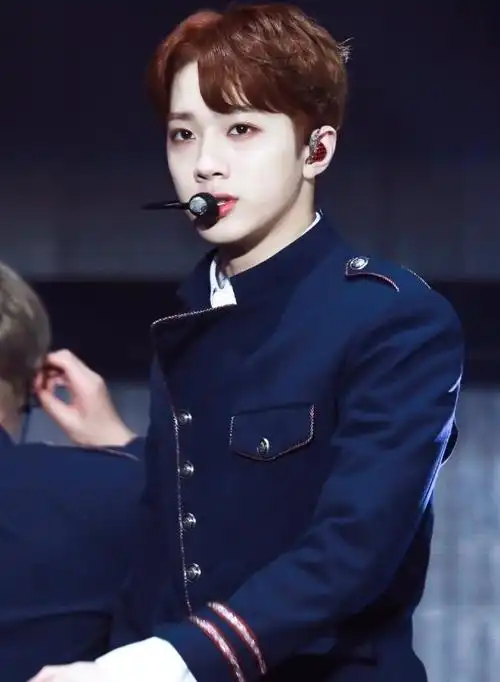 赖冠霖图片大全