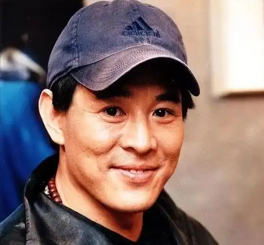 回顾李连杰后事一切从简不立碑也不办丧事树葬海葬都无所谓