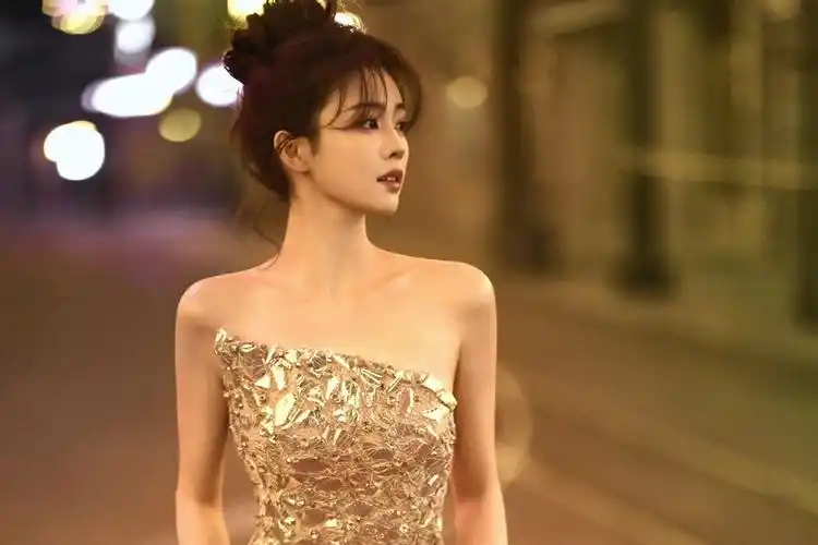 是我家公主!#白鹿 #红毯造型 #美到发光 #向 - 抖音