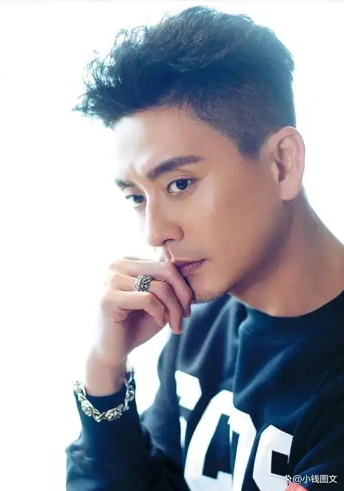 这位出生于1980年12月13日的中国香港地区男演员和歌手,已经在娱乐圈