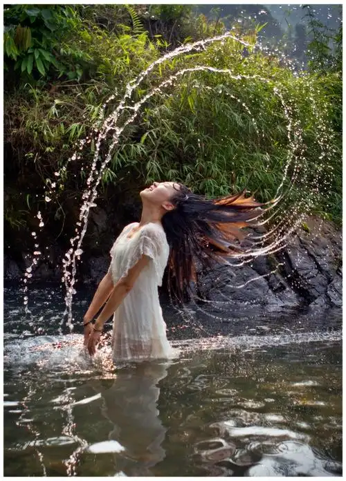 标题:姑娘,甩起你的长发来!