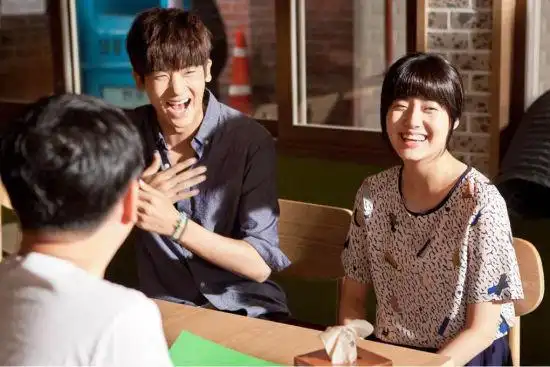 家人之间朴炯植南智贤吻戏幕后花絮照