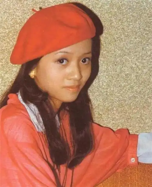 梅艳芳罕见照从4岁到40岁34张照片看尽女人花短暂的一生