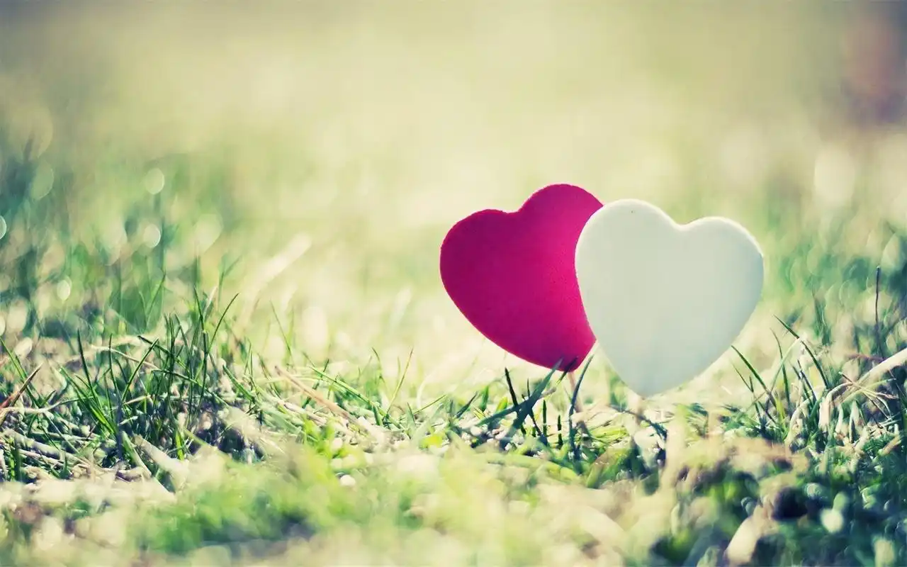 简约心形设计高清桌面壁纸下载