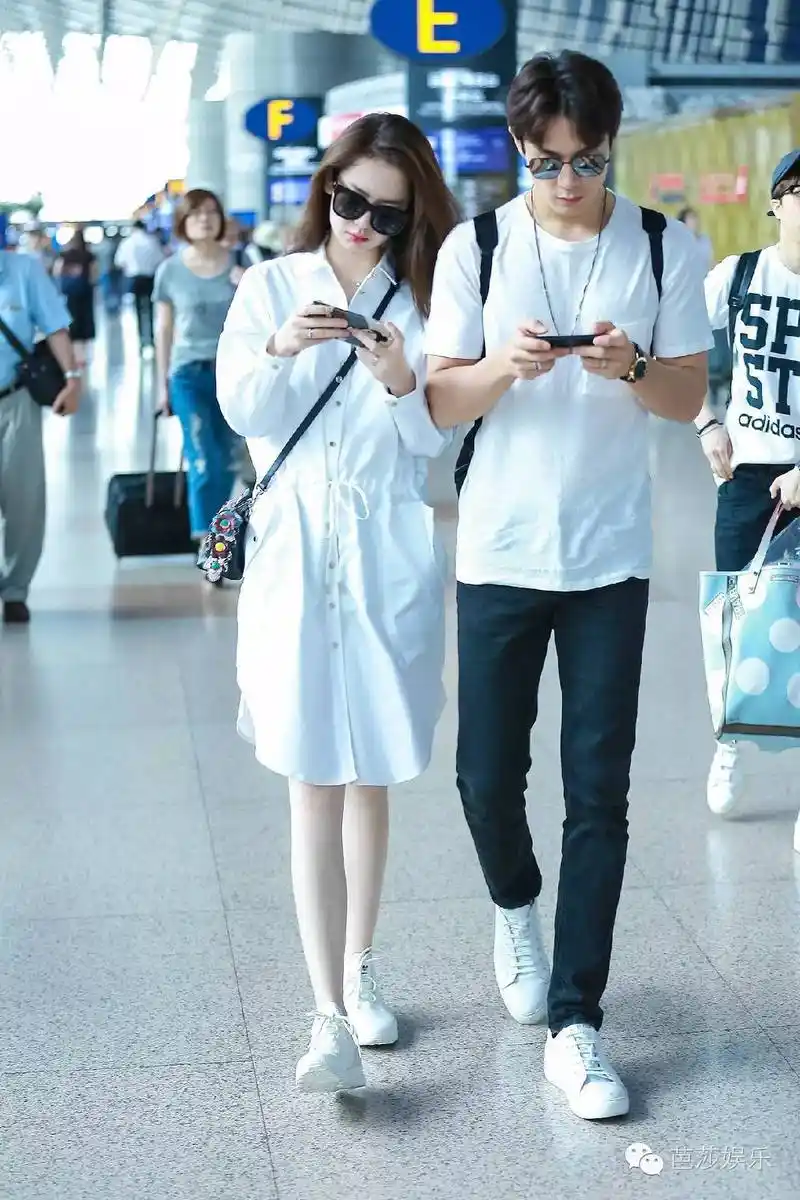 高颜值夫妇戚薇李承铉,这是嫁给爱情的模样