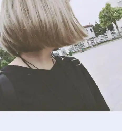 黑白短发女生侧脸头像小清新头像女生