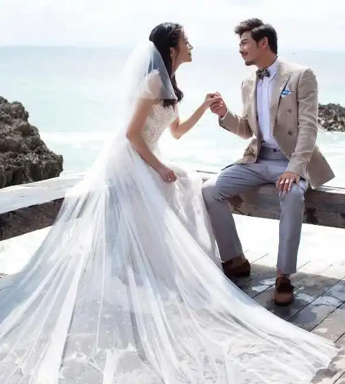 杨烁王黎雯高清婚纱照曝光夫妻俩深情相拥幸福感爆棚