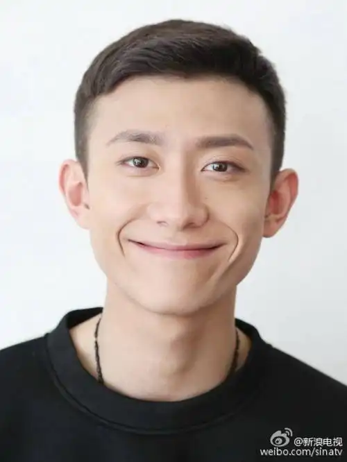 能笑出括号的都不是一般人〔张一山