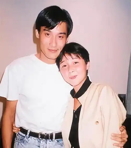 回顾演员梁家辉我这辈子最正确的决定就是娶了一个平凡的妻子