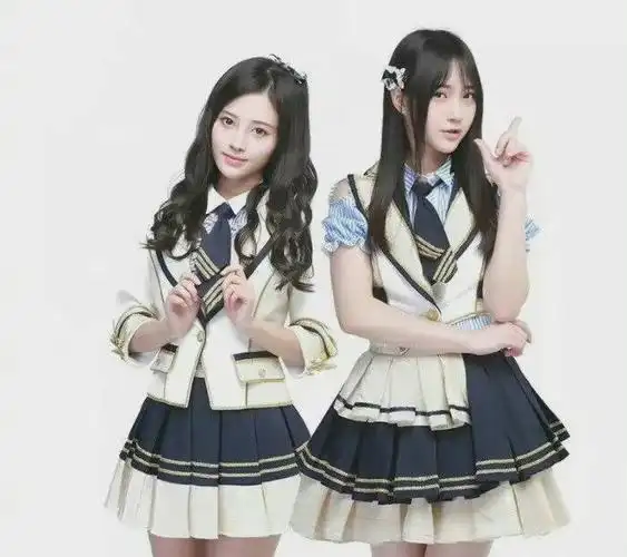 鞠婧祎赵嘉敏同框 两人打扮低调手挽手秀姐妹情