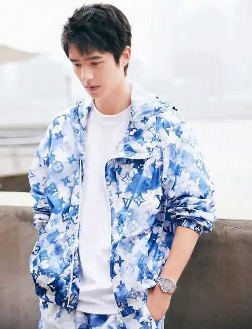 刘昊然好适合蓝白造型少年感拉满一个眼神都让人心动