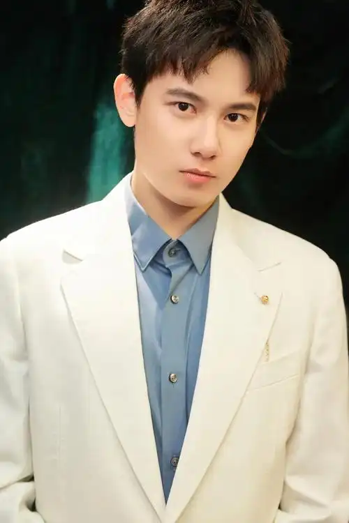 《快把我2哥带走》复工,邓恩熙胡先煦身高差更像情侣,难超原作