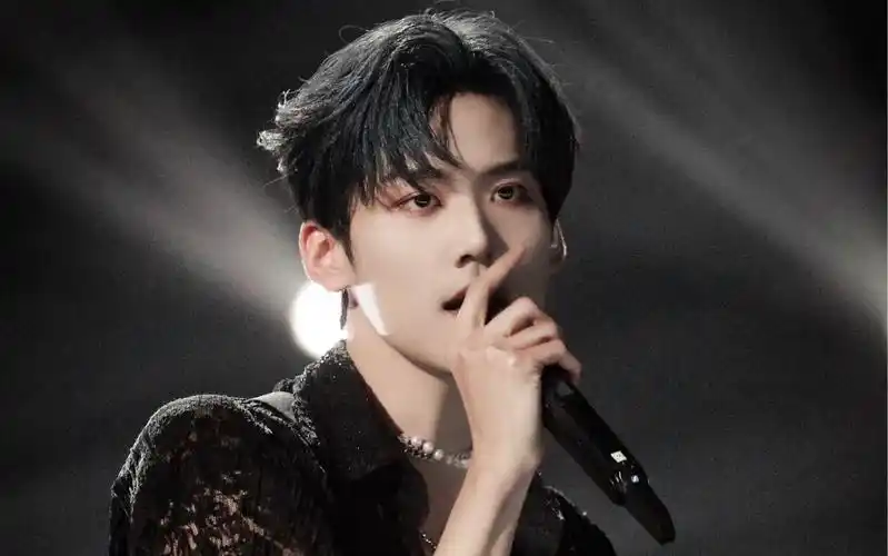 【周柯宇】july舞台 入坑周柯宇的最佳舞台,这个男人怎么能这么帅气