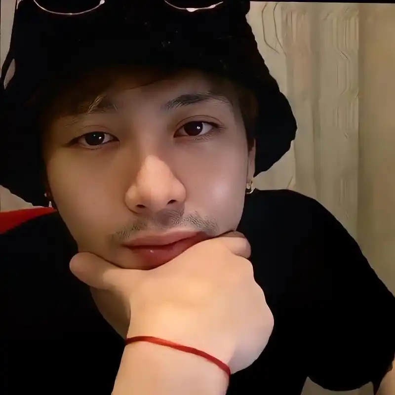 王嘉尔开会开到长出胡子#怎么会有男人留着胡子还这么帅,性张力纸接