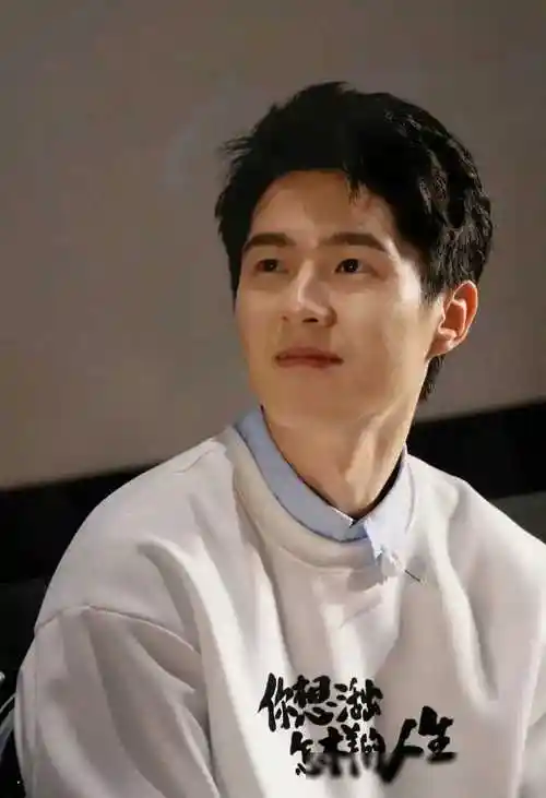 原创刘昊然与周冬雨分手后颜值回春那种少年感又回来了好帅