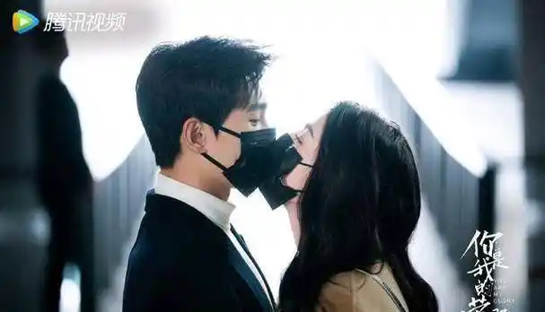 原创迪丽热巴杨洋为新剧营业互晒童年照希林娜依高在线催婚荣耀夫妇