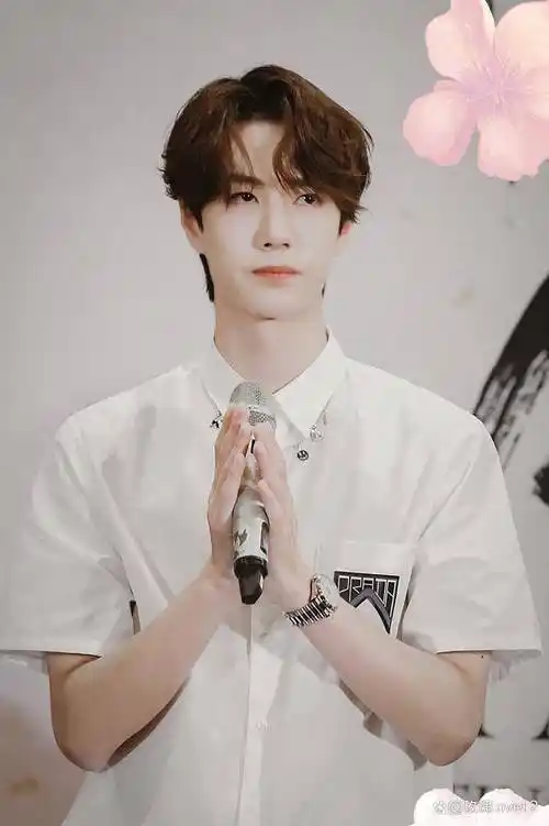 王一博风格百变时尚潮流