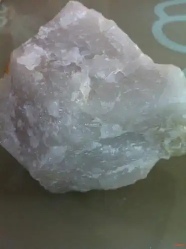 优质石英石原矿