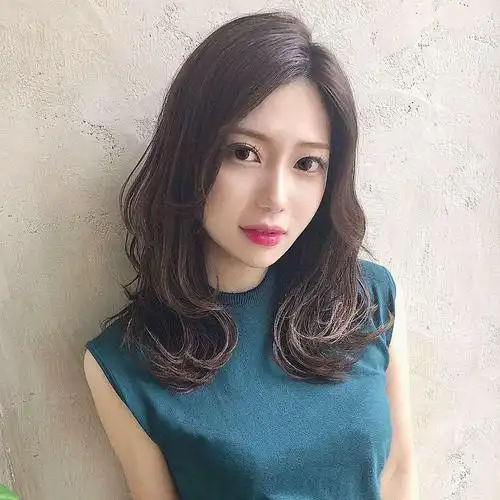 这9款发型了解下,减龄更时尚|发型|中长发|气质_新浪新闻