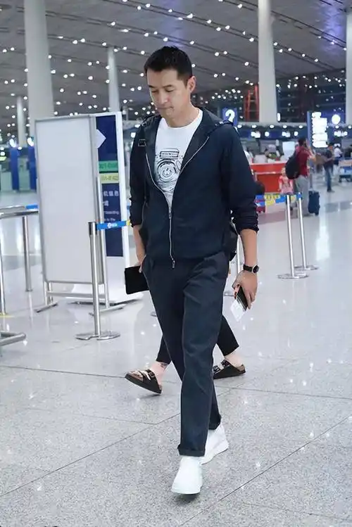 中年男人看40岁胡歌日常穿搭,穿衣不油腻不老气,堪比小鲜肉_休闲_裤子