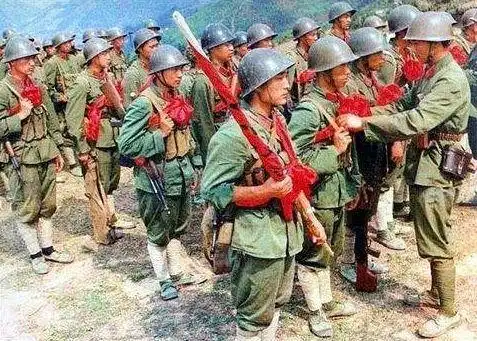 中越战争时为国牺牲的连长回国却被判了15年如今活成这样