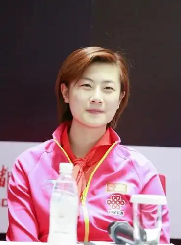 丁宁美起来,不输李宇春!