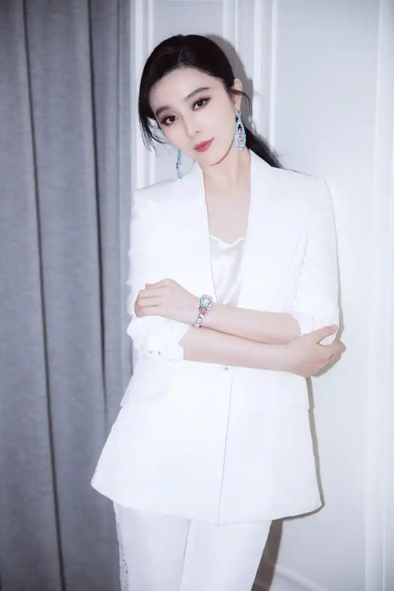 原创范冰冰高调为国产车站台引热议内中缘由是为何