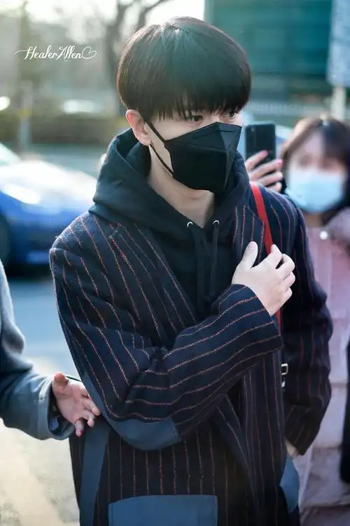 最后,炸毛镇楼任嘉伦本伦唉好无聊,不是说好帅哥三月份会播剧嘛,这都