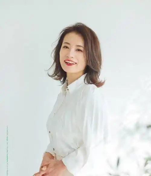 五,六十岁的女性别乱烫发,这几款发型才最洋气,高级又显气质_头发