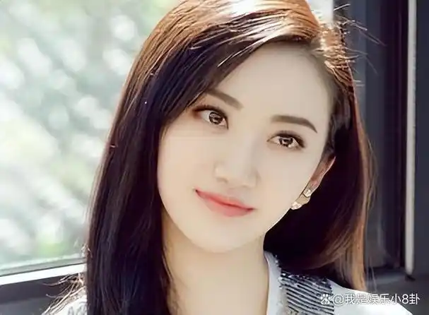 最近,备受瞩目的演员景甜在一档综艺节目中毫不掩饰地透露了她与中国