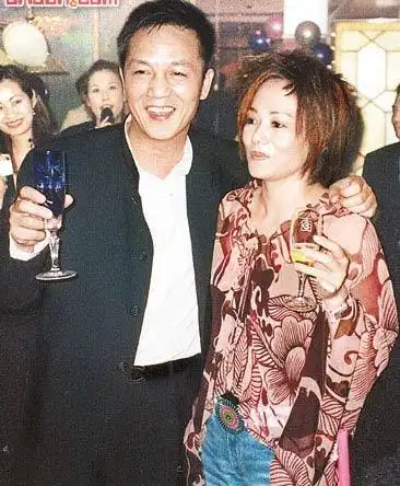 毛玉萍4月将再次受审其夫周正毅仍被通缉