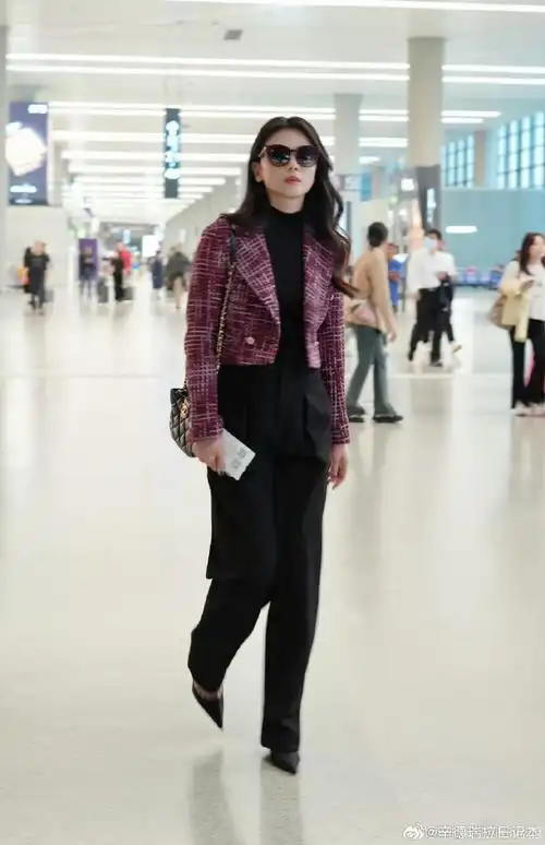 刘涛冬日小香风出发长沙##刘涛出发机场路透