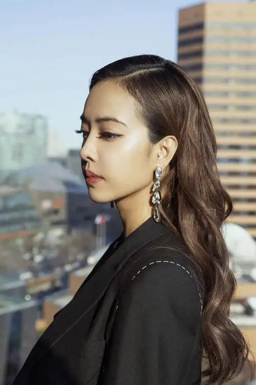 蔡依林泪洒新专发布会现场,把自己被嘲笑过的造型都在mv里穿上了