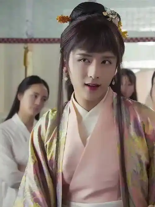 当男明星男扮女装:任嘉伦许凯毫无违和感,直到看到成毅太惊艳_感觉