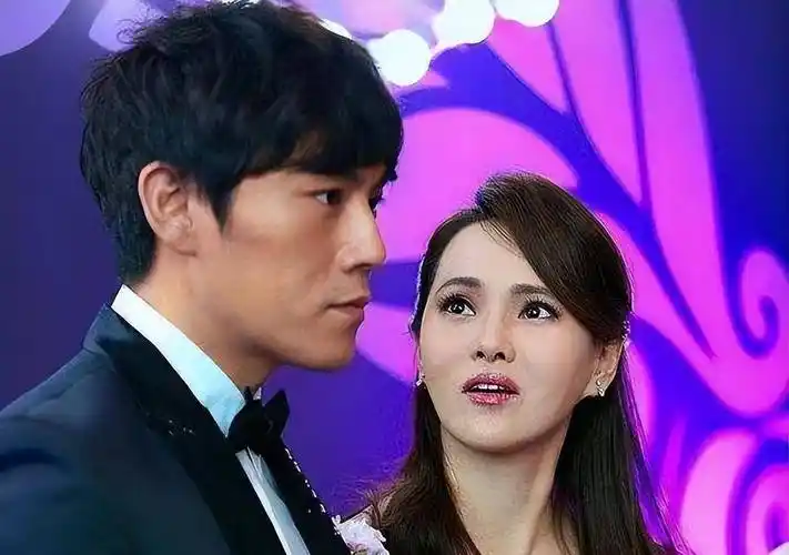 44岁的秦昊和美女牵手,54岁的伊能静在一旁有些尬尴了_异性_女人_老婆