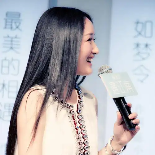 杨钰莹的一组冻龄美照实力诠释什么是四十岁的女人最美的样子