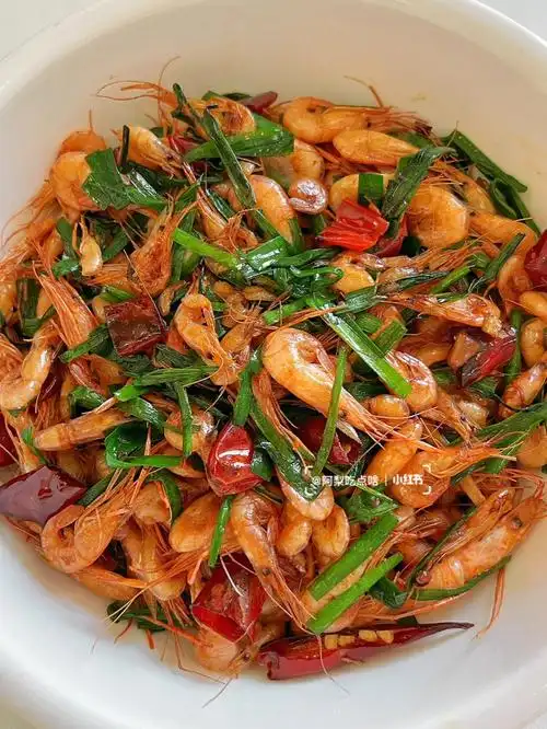 这个韭菜炒河虾好吃绝了