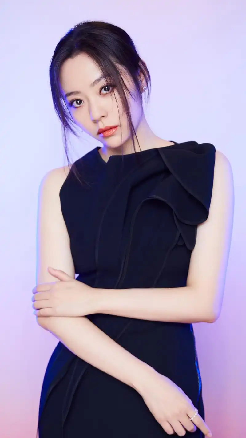 张靓颖酷飒写真手机壁纸_明星_手机壁纸下载_美桌网