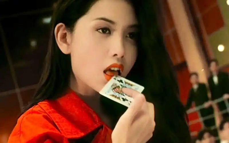 年轻时的邱淑贞有多美?唯一让人心动的叼扑克牌的美女.