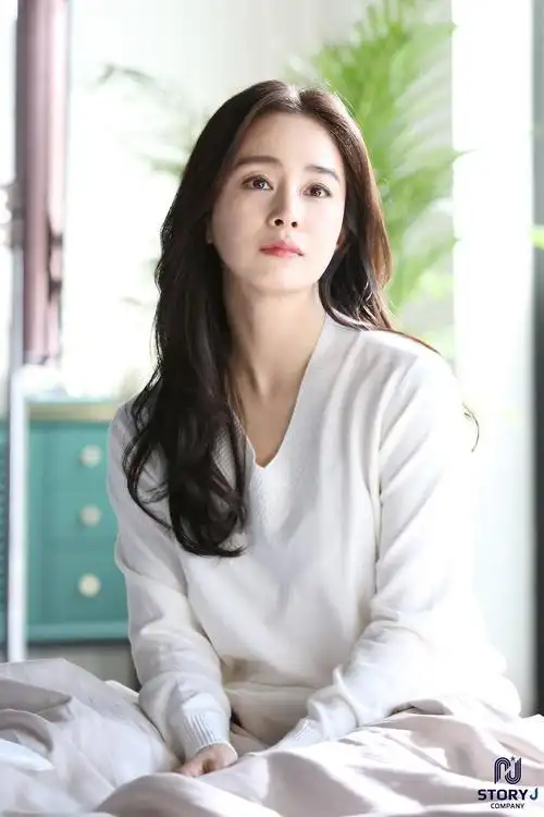 金泰熙拍白色居家服画报集笑容温暖散发清纯女神魅力组图2