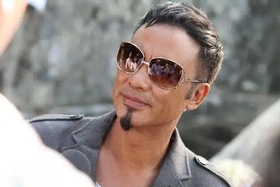 任达华《热爱岛》显型男本色 陈冲熟女贴身诱惑