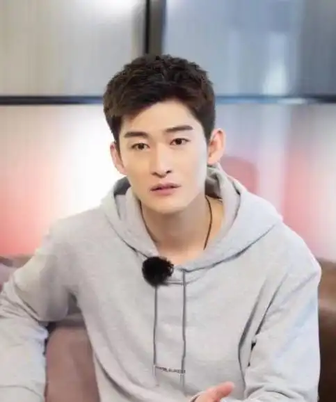 张翰翻车关晓彤被赵露思压番张哲瀚逼粉丝集资